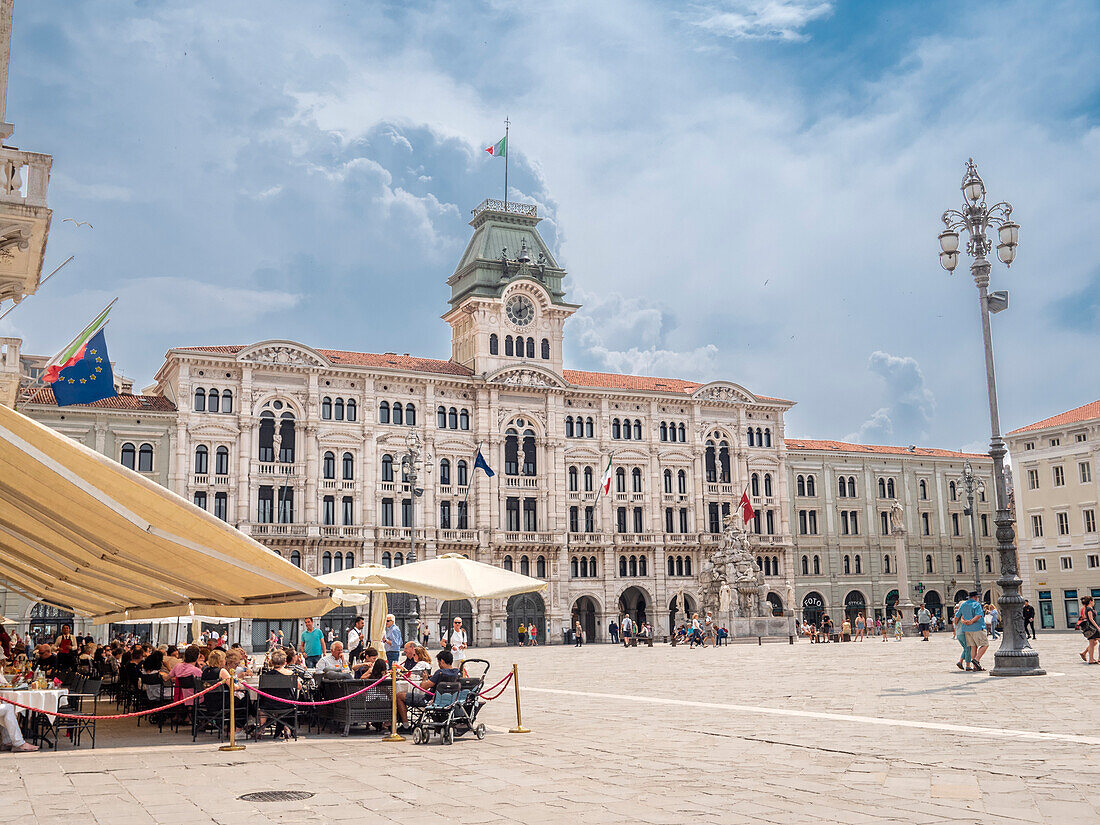 Caffe degli Spegli and the Town Hall,Piazza dell'Unita d'Italia,Trieste,Friuli-Venezia Giulia,Italy,Europe