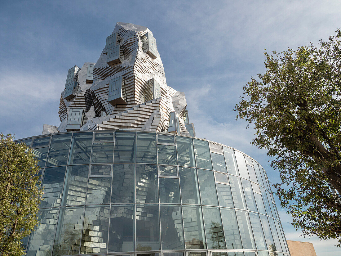 Der Turm von Frank Gehry, LUMA-Kunstzentrum, Parc des Ateliers, Arles, Provence, Frankreich, Europa