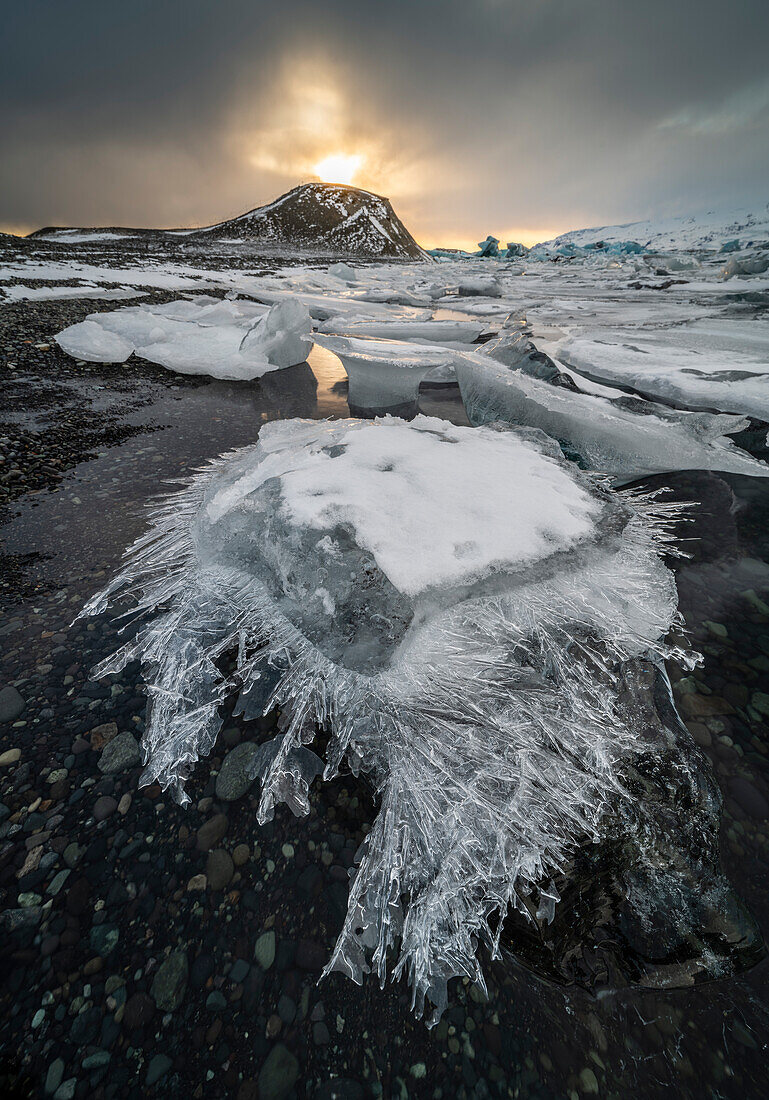 Eisscherbe,Jokulsarlon Eislagune,Sonnenuntergang,Island,Polarregionen