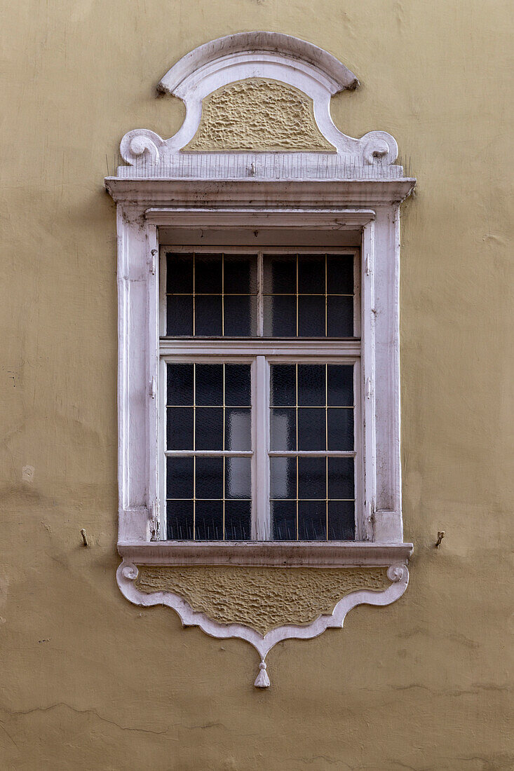 Detail eines Fensters in der Altstadt von Bozen (Bolzano),Bezirk Bozen,Sudtirol (Südtirol),Italien,Europa