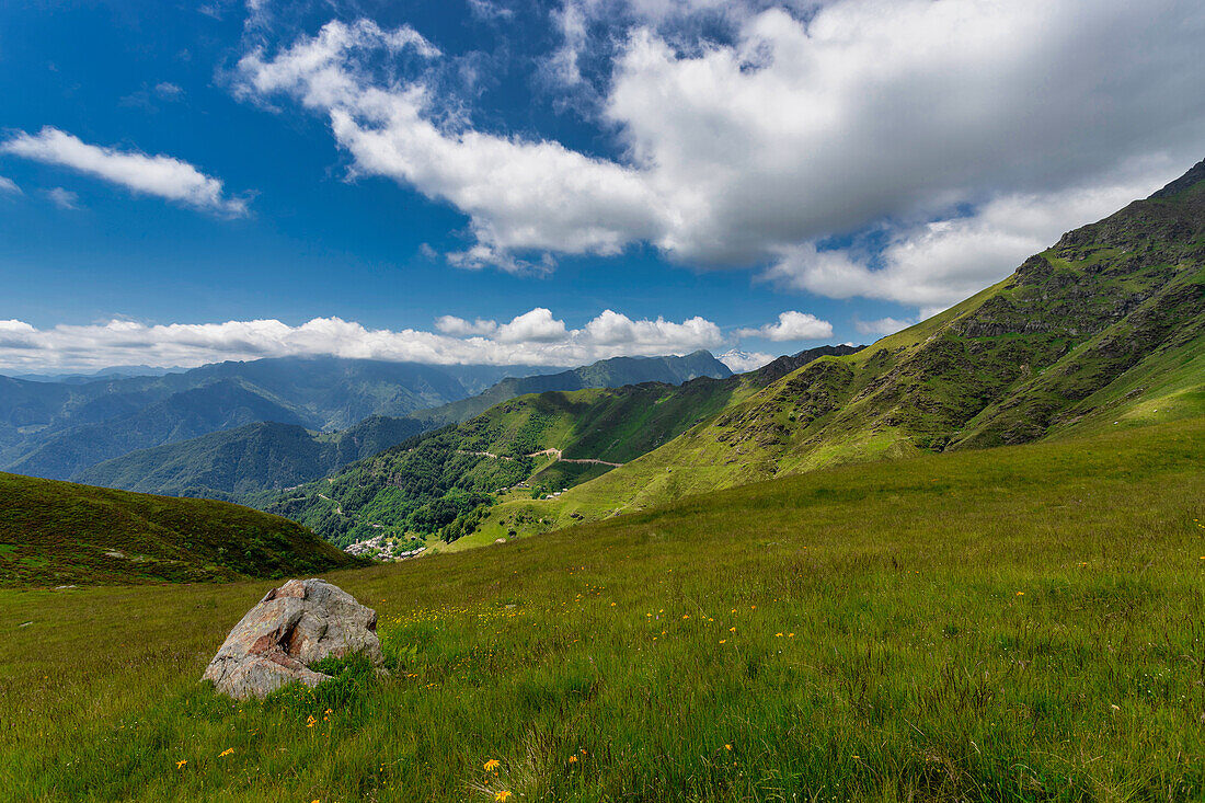 Die bukolische Landschaft des Mastellone-Tals im Sommer,Rimella,Valsesia,Bezirk Vercelli,Piemont,Italien,Europa