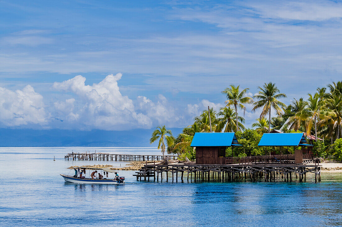 Ein Blick auf das Tauchresort auf Pulau Panaki, Raja Ampat, Indonesien, Südostasien, Asien