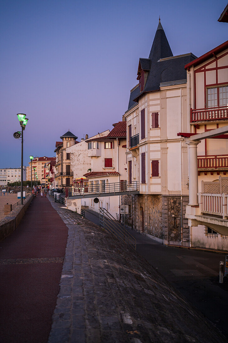 Promenade Jacques Thibaud, Uferpromenade