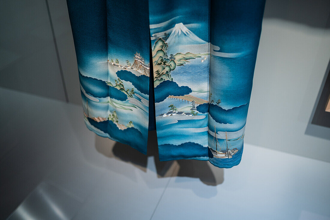 Kimono Irotomesode aus der Taisho-Zeit aus Kinsha-Chirimen-Seide.