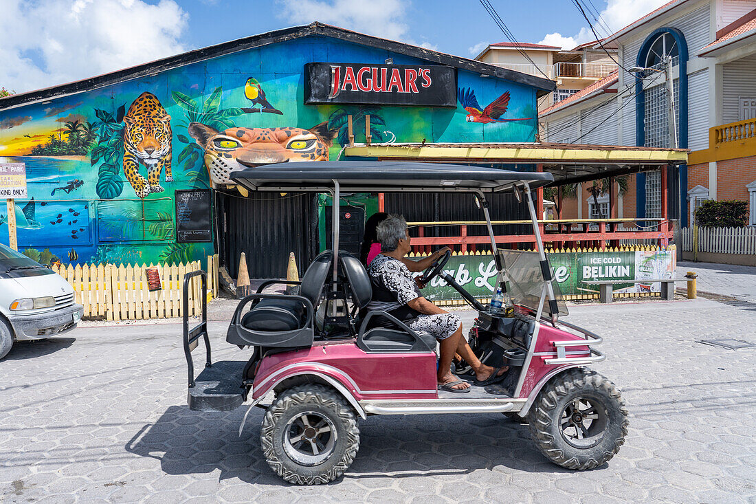 Golfcarts sind das wichtigste Transportmittel in San Pedro und Ambergris Caye in Belize.