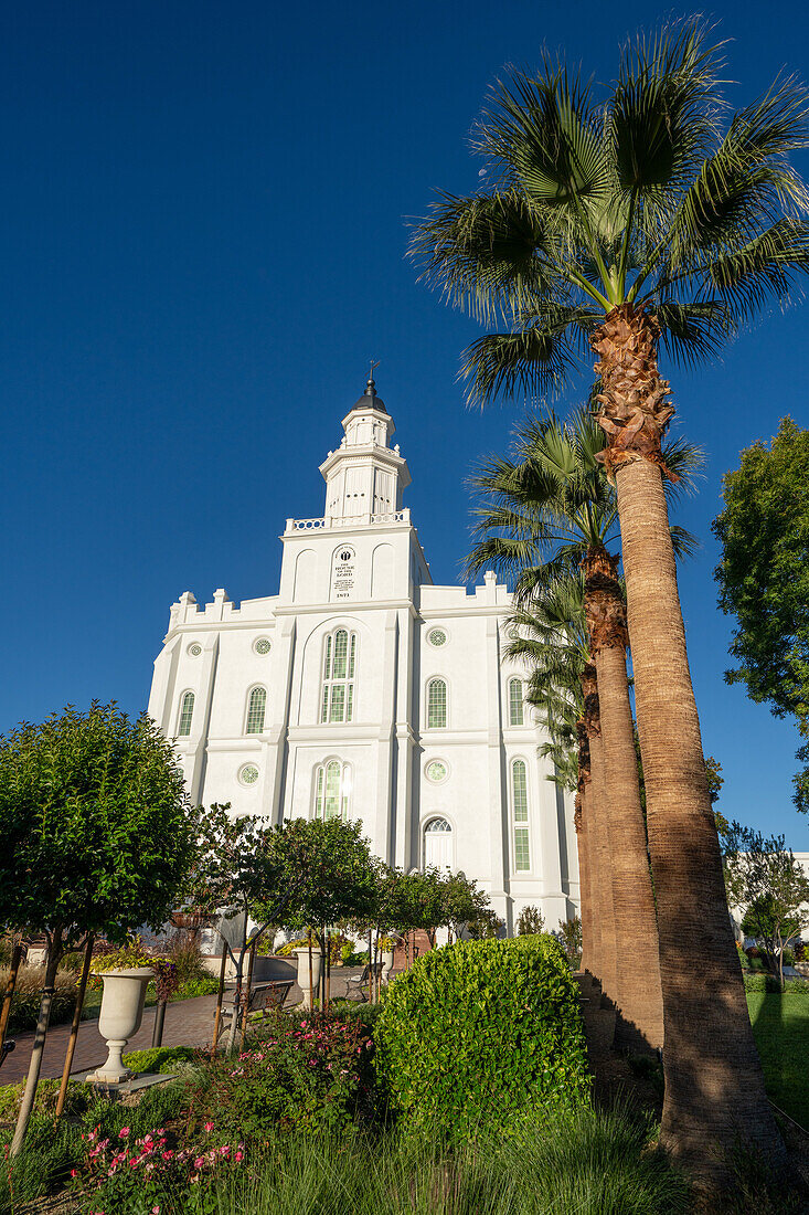 Der St. George Utah-Tempel der Kirche Jesu Christi der Heiligen der Letzten Tage in St. George, Utah. Er war der erste Tempel in Utah, der 1871 eingeweiht wurde.