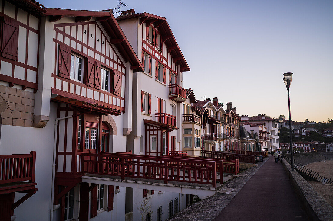 Promenade Jacques Thibaud, Uferpromenade