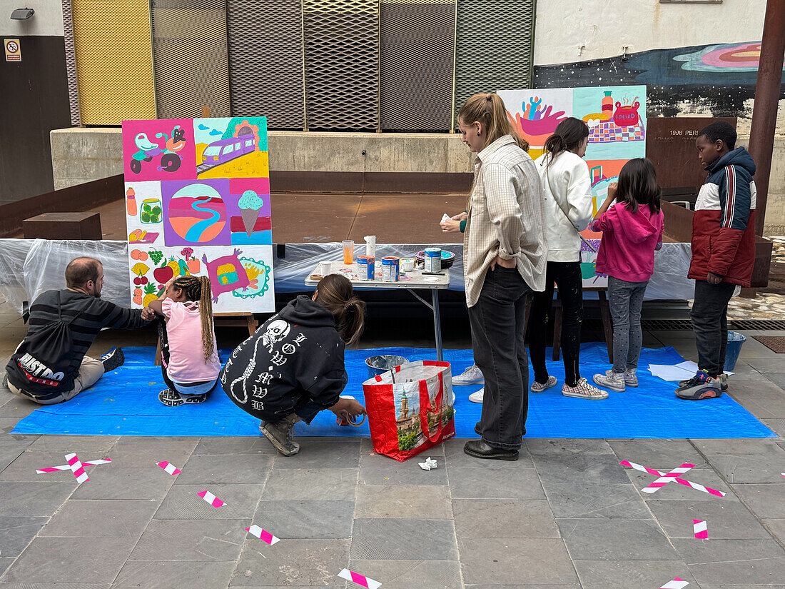 Straßenkunstprojekt von ArteBrije Studio in Zusammenarbeit mit Einwandererkindern in Zaragoza, Spanien