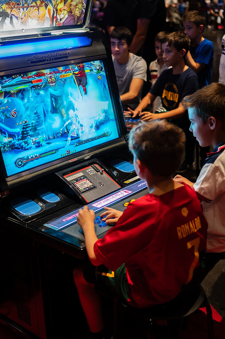 ZGamer, ein Festival für Videospiele, digitale Unterhaltung, Brettspiele und YouTuber während der El Pilar Fiestas in Zaragoza, Aragonien, Spanien