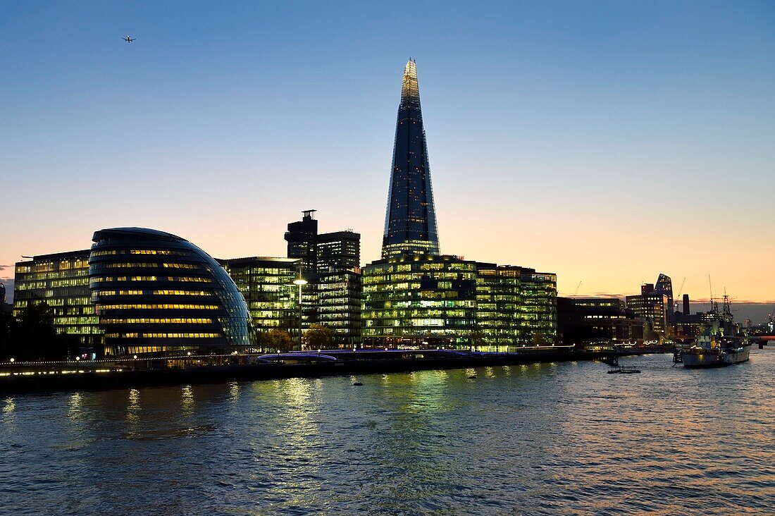 United Kingdom, London, Southwark district, London bridge quarter, the City Hall by architect Norman Foster, More London Development and the Shard London Bridge Tower by architect Renzo Piano, the tallest tower in London