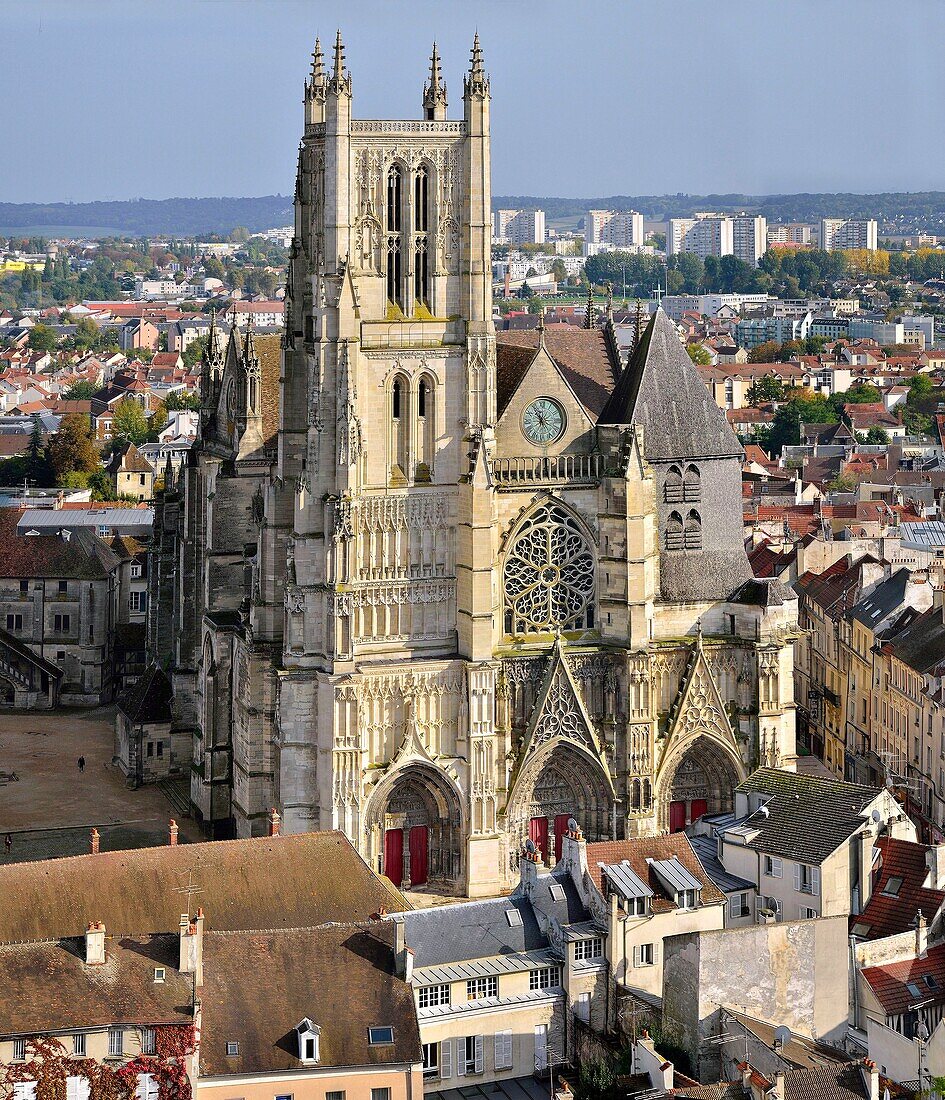 Frankreich, Seine-et-Marne (77), Meaux, Kathedrale Saint-Etienne (Luftaufnahme)