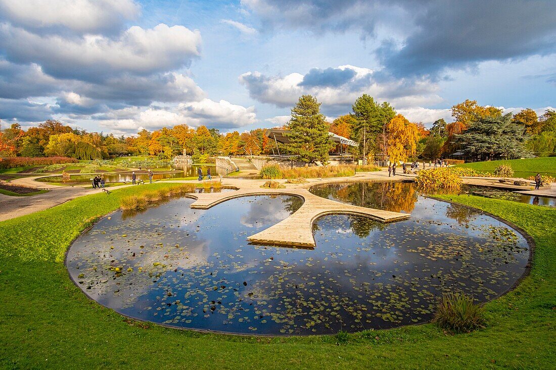 France, Paris, Bois de Vincennes, the Floral Park in autumn