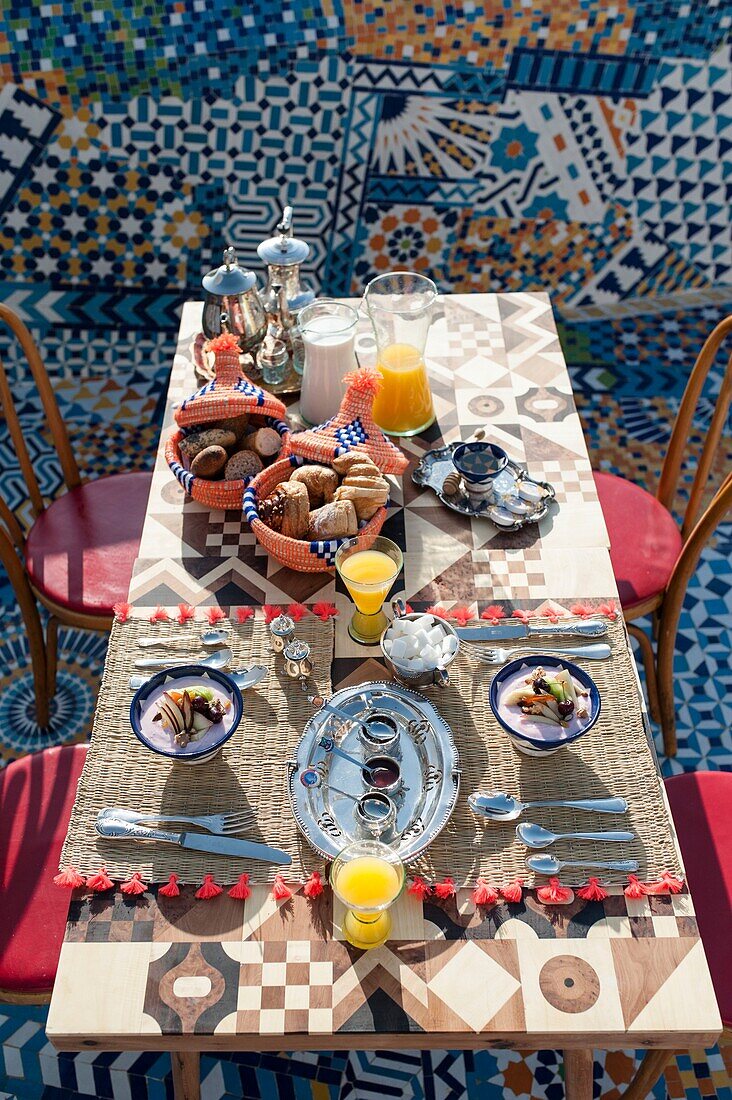 Morocco, Essaouira, Riad Salut Maroc, Story: Eccentric arty rendez-vous in a hyper vitamined riad