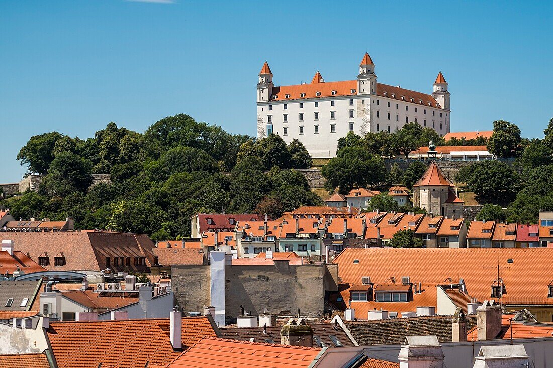 Slowakei, Bratislava, Burg aus dem 13. bis 15. Jahrhundert, im 20. Jahrhundert nach einem Brand wiederaufgebaut