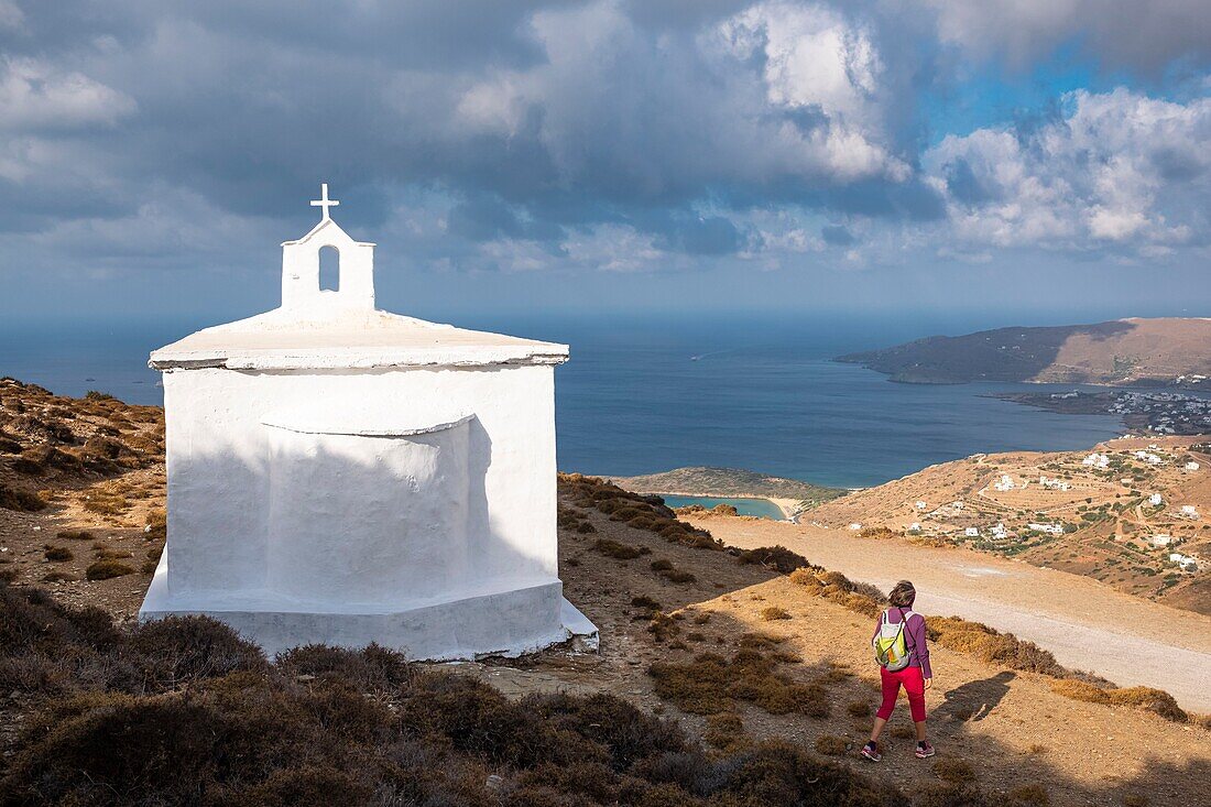 Griechenland, Kykladen-Archipel, Insel Andros, Kapelle des Klosters Zoodochos Pigi (oder Agias Moni) auf dem Wanderweg Nummer 16 zwischen Batsi und Ano Agios Petros