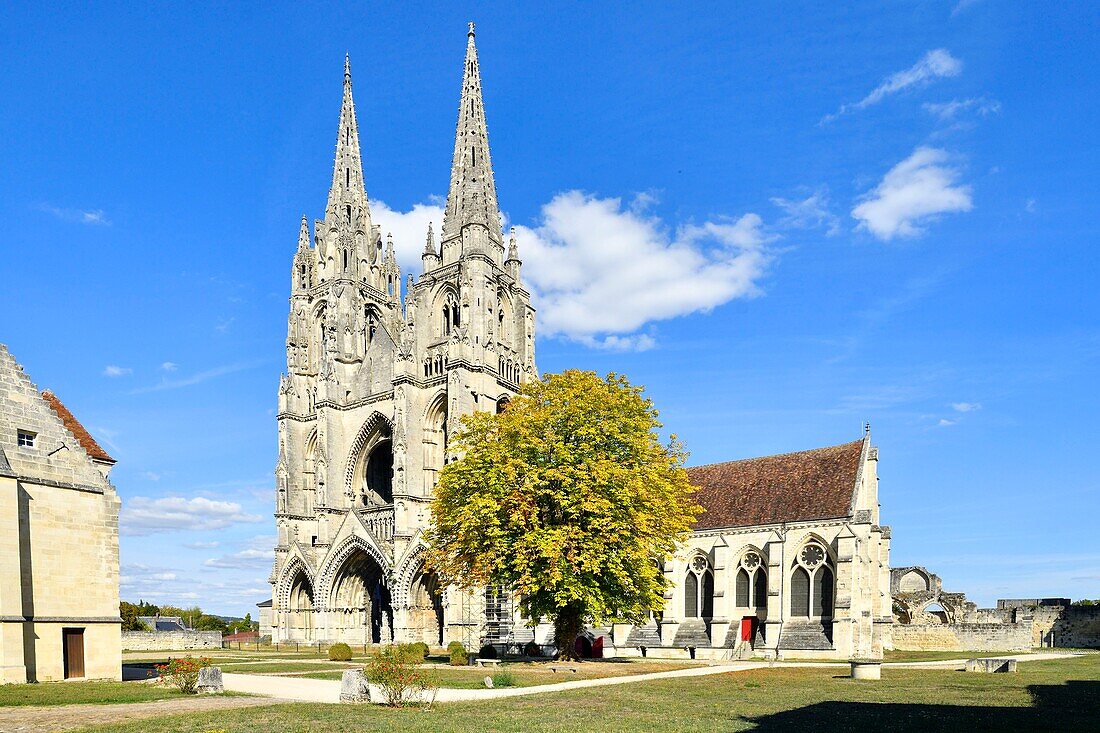 Frankreich, Aisne, Soissons, Abtei St. Jean des Vignes, gegründet 1076 von Hugues le Blanc, mit ihren 75 m hohen Pfeilen