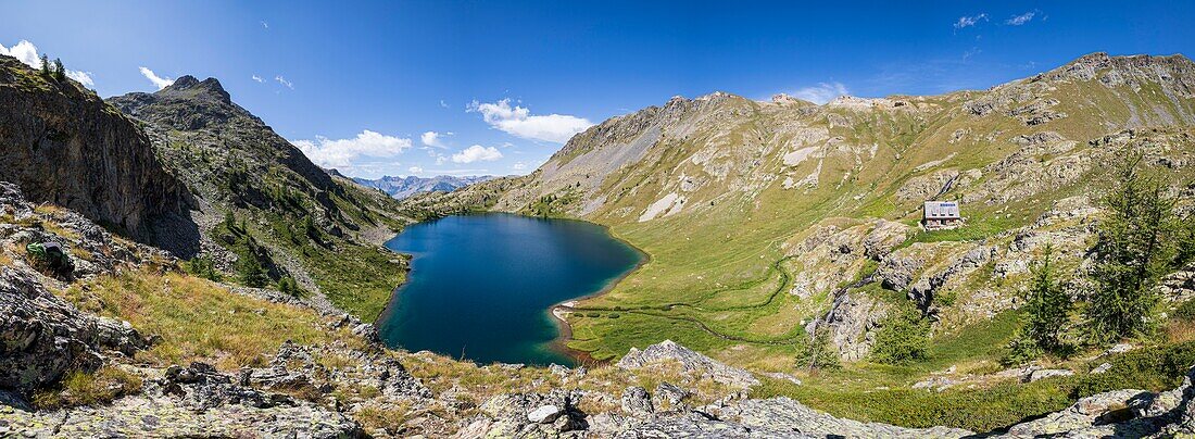 France, Alpes-Maritimes, Mercantour National Park, the lakes of Vens, the great Lake Superior (2325m) and the refuge CAF (2380m)