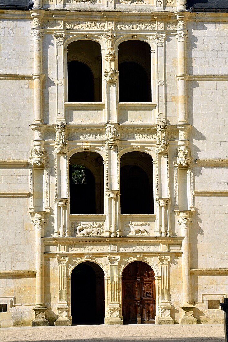 Frankreich, Indre et Loire, Loire-Tal, von der UNESCO zum Weltkulturerbe erklärt, Schloss Azay le Rideau, erbaut von 1518 bis 1527 von Gilles Berthelot, Renaissance-Stil, Ehrentreppe, Salamander-Symbol von König Francois 1