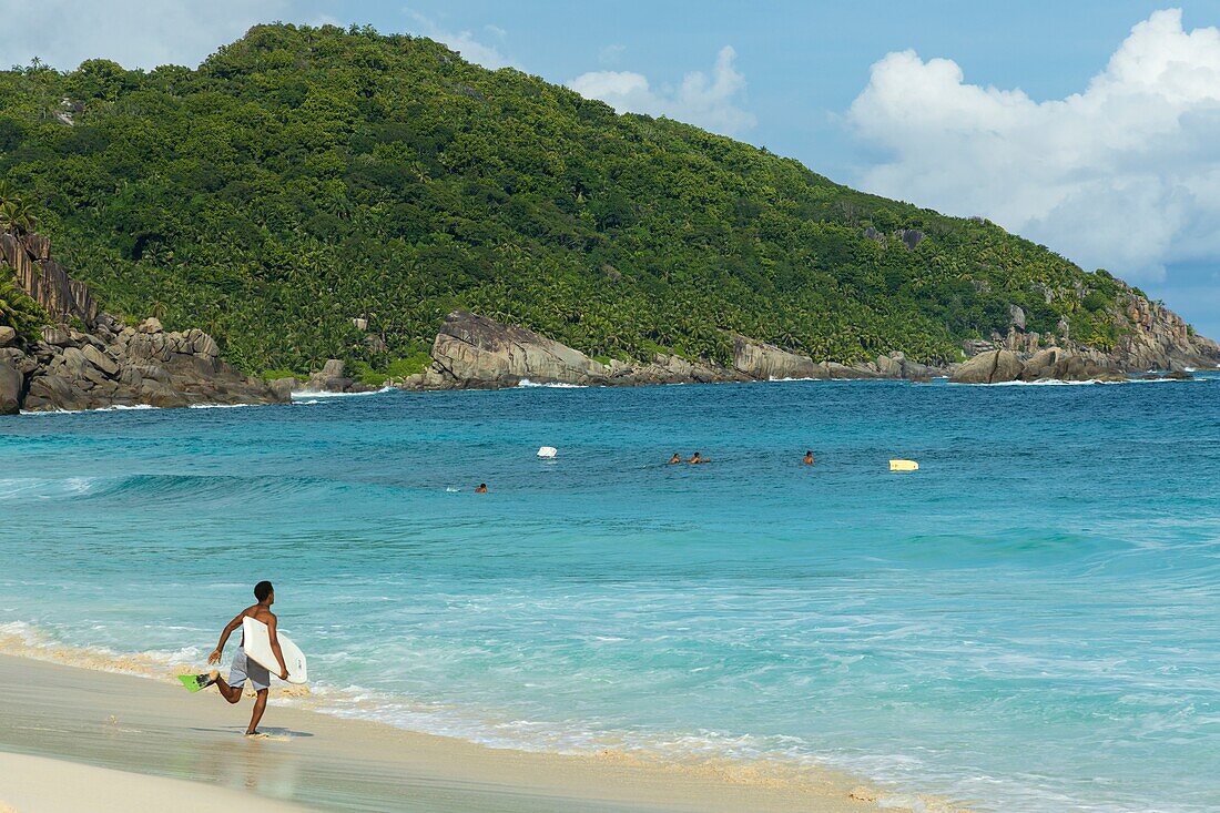 Seychelles, Mahe Island, bodyboarder in Police Bay