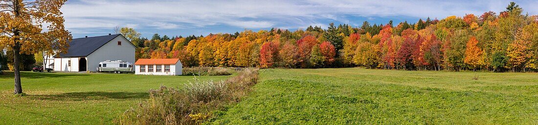 Canada, province of Quebec, the Chemin du Roy between Quebec and Montreal in the colors of Indian summer