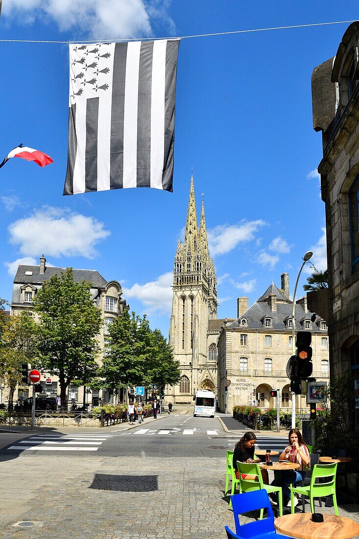 France, Finistere, Quimper, Rue Sainte Catherine street and Saint Corentin Cathedral