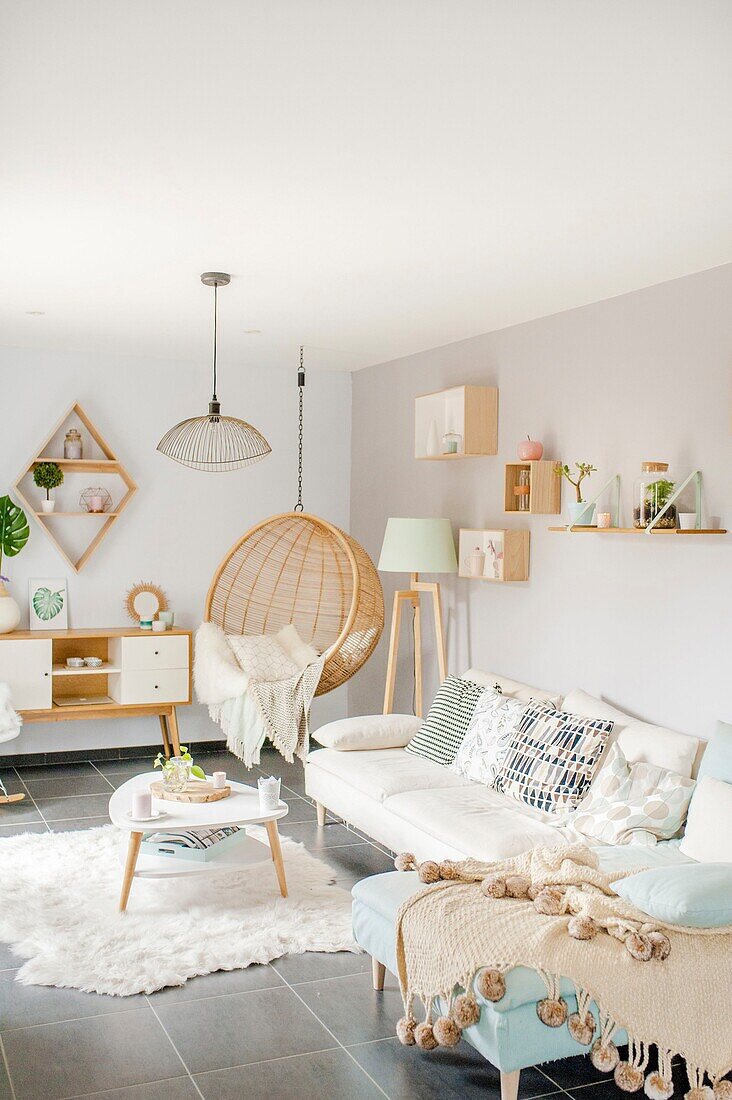 France, Occitanie, Quercy, Tarn et Garonne, Montauban, story: The cocooning apartment of a young couple