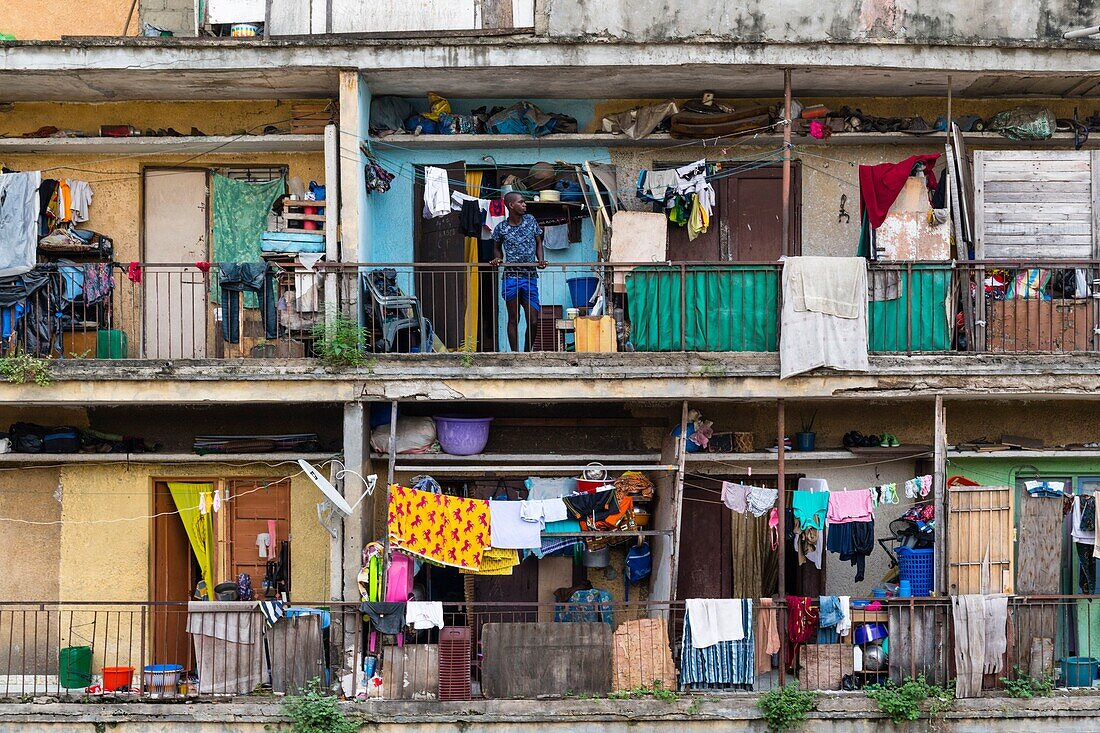 Elfenbeinküste, Abidjan, Markt von Treichville, Gebäudefassade