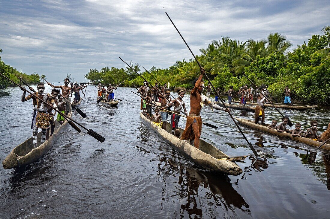 Indonesien, Papua, Bezirk Asmat, Dorf Per, Begrüßungszeremonie