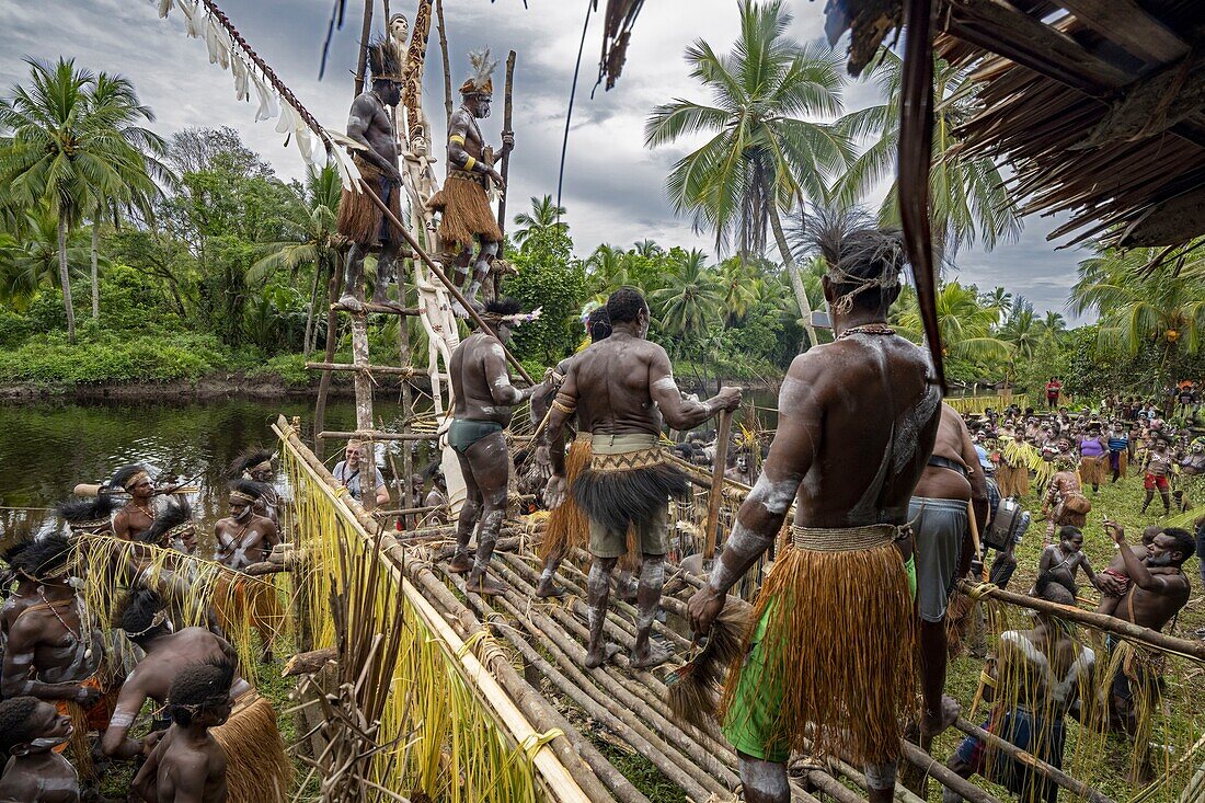 Indonesien, Papua, Bezirk Asmat, Dorf Per, Pfahlzeremonie