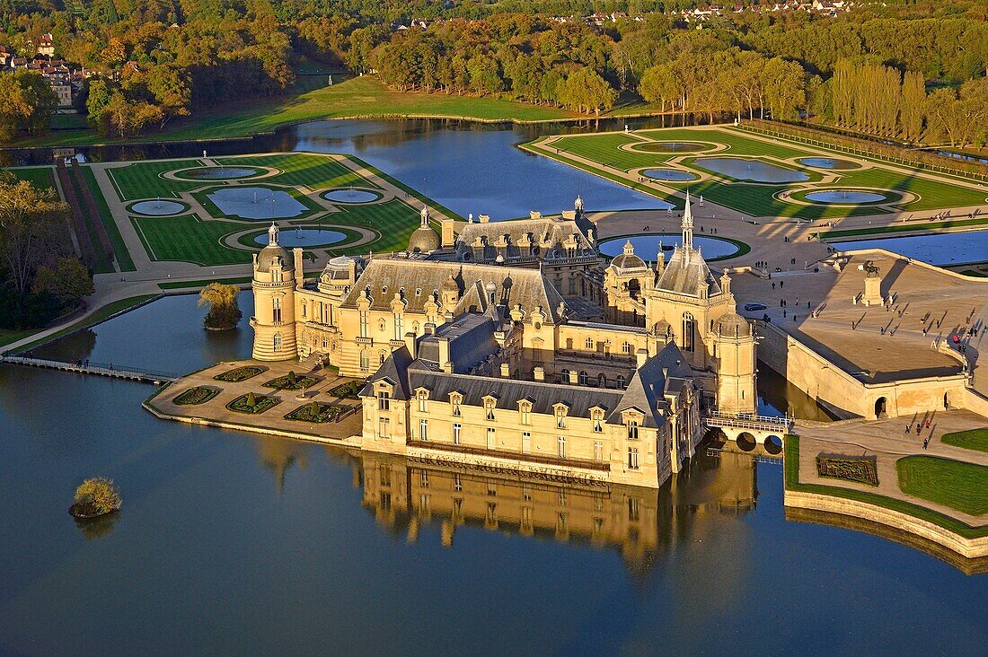 Frankreich, Oise, das Schloss von Chantilly und sein Garten von Andre Le Notre (Luftaufnahme)