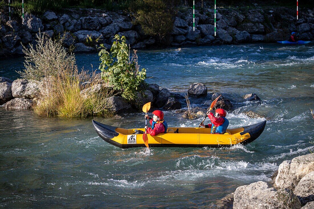 France, Alpes-de-Haute-Provence, Verdon Regional Nature Park, Castellane, kayaking on the Verdon River