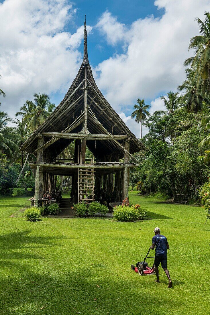 Papua-Neuguinea, Provinz East Sepik, Sepik River Region, Dorf Kanganamun, Haus der Geister (Haustambaran) namens Walimbi (Luftaufnahme)