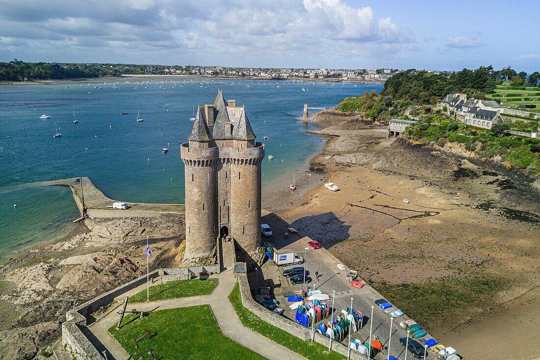 Frankreich, Ille et Vilaine, Cote d'Emeraude (Smaragdküste), Saint Malo, Stadtteil Saint-Servan, der Hafen und der 1382 erbaute Solidor-Turm, Internationales Museum des Langlaufs Cap-Hornier (Luftaufnahme)