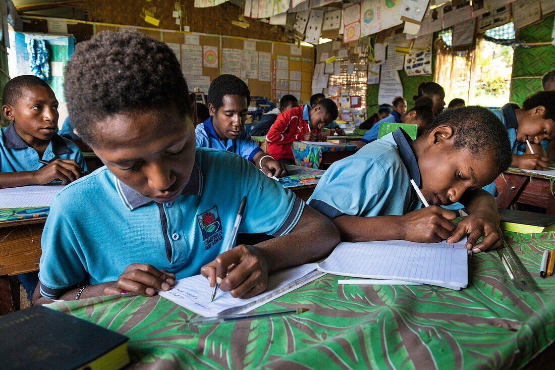 Papua New Guinea, Simbu Province, Kagaï village, in the classroom of the school