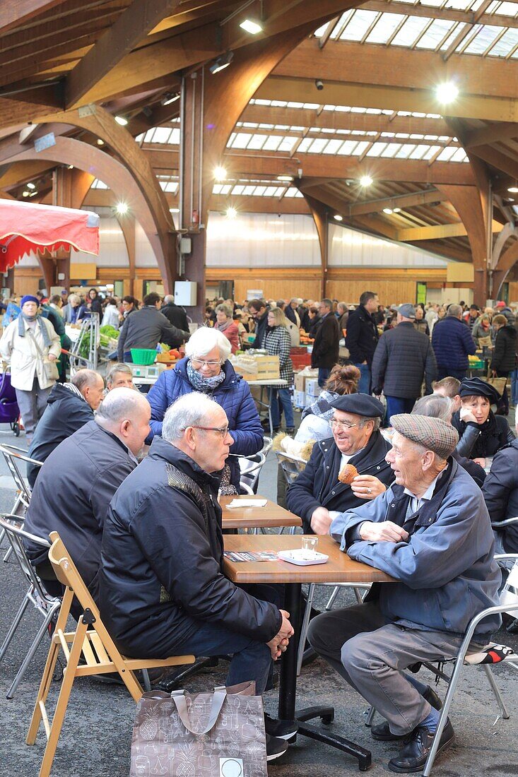 Frankreich, Correze, Brive la Gaillarde, Halle Georges Brassens, Markt, Kaffeepause