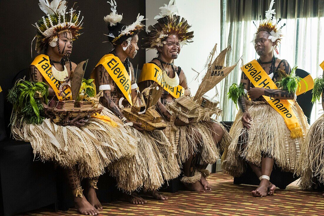 Papua New Guinea, National Capitale district, Port Moresby, Motu and Koitabu tribe, Town District, Gran Papua Hotel, Hiri Moale Festival held every year mid-September, contestants of Hiri's Queen Election