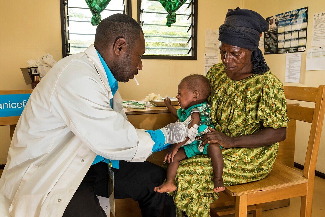 Papua New Guinea, Southern Highlands Province, Mendi, new born baby vaccination against Polio