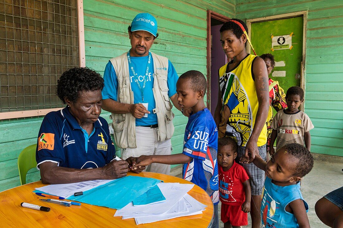 Papua New Guinea, East Sepik Province, Sepik River Region, Wewak City, Poliomyelitis Mass Vaccination during the 2019 Epidemic Eradication Campaign, marking of the children vaccinated