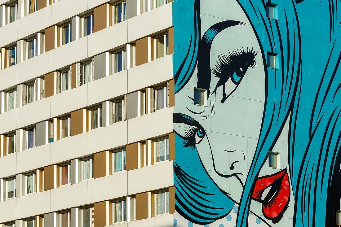 Frankreich, Paris, Straßenkunst, Wandbild "Turncoat" von DFace an der Fassade eines Wohnhauses im Boulevard Vincent Auriol