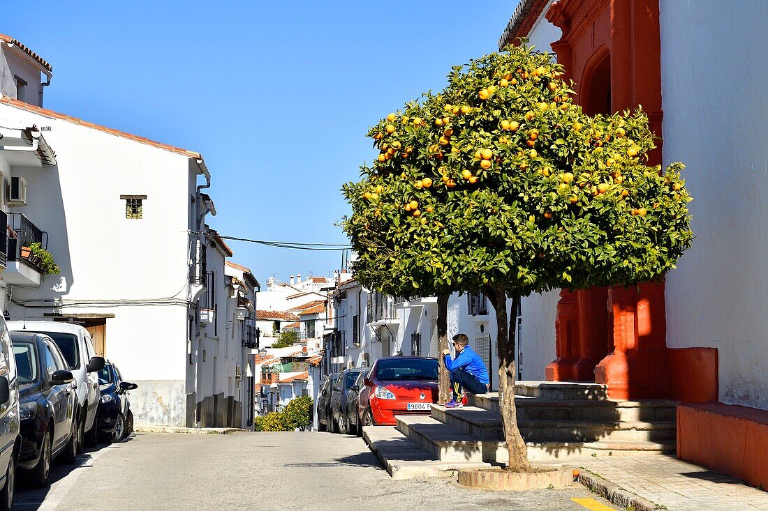 Spanien, Andalusien, Costa del Sol, Provinz Malaga, Weiße Dörfer (Pueblos Blancos), Das Dorf Gaucin auf dem Hügel