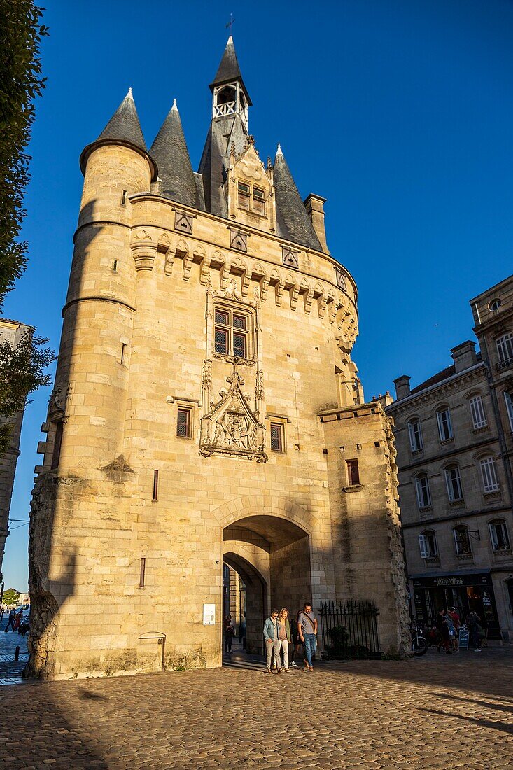 Frankreich, Gironde, Bordeaux, von der UNESCO zum Weltkulturerbe erklärtes Gebiet, Stadtteil Saint-Pierre, Porte Cailhau oder Porte du Palais aus dem 15.