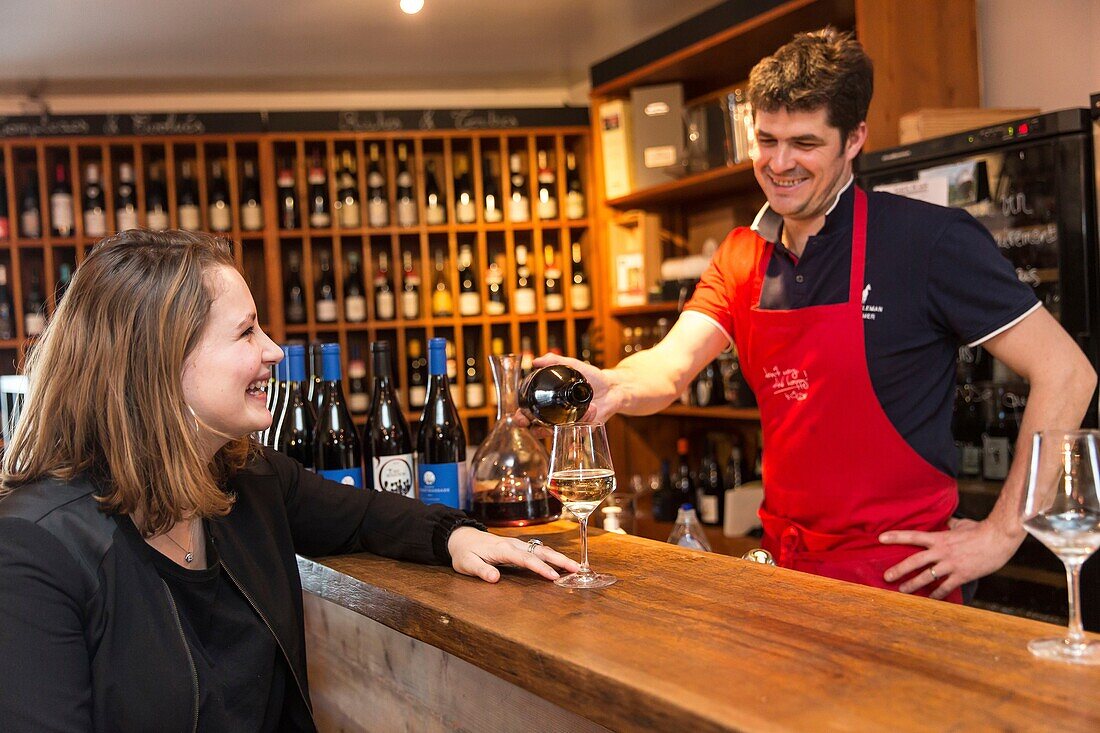 Frankreich,Indre et Loire,Loire-Tal,von der UNESCO zum Weltkulturerbe erklärt,Tours,Weinbar,am Tresen,O lieu dit vin