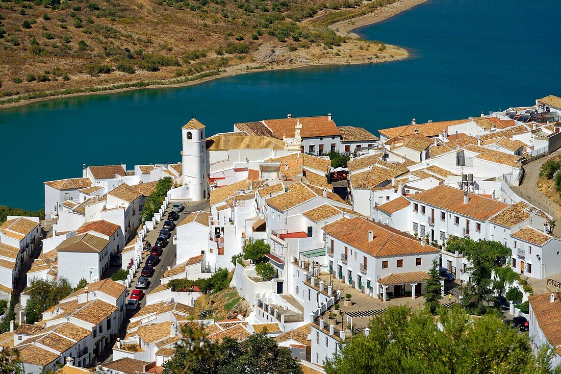 Spain, Andalusia, Cadix province, Zahara de la Sierra, Sierra de Grazalema Natural Parc, general view of the village, Ruta de los Pueblos Blancos (white villages road), San Juan de Letran chapel and lake of Zahara-el Gastor dam