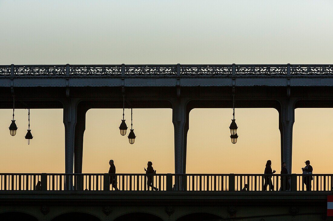 Frankreich,Paris,die von der UNESCO zum Weltkulturerbe erklärten Ufer der Seine,Bir-Hakeim-Brücke zwischen dem 15. und 16.