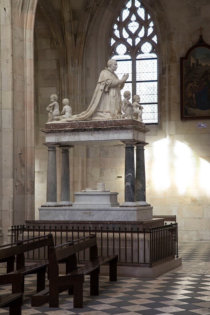 Frankreich,Loiret,Loire-Tal,von der UNESCO zum Weltkulturerbe erklärt,Cléry-Saint-André,Notre-Dame-de-Cléry-Basilika,das Grabmal von Ludwig XI.