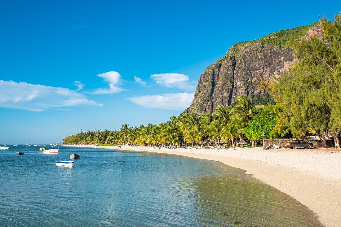 Mauritius, Riviere Noire district, Morne beach in front of Dinarobin Beachcomber Golf Resort & Spa luxury hotel and Morne Brabant listed as World Heritage by UNESCO