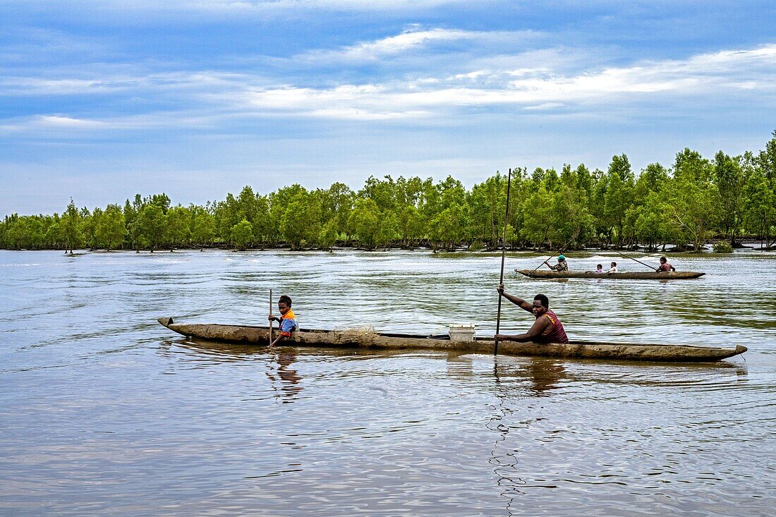 Indonesien,Papua,Bezirk Asmat,Dorf Per,Fischer