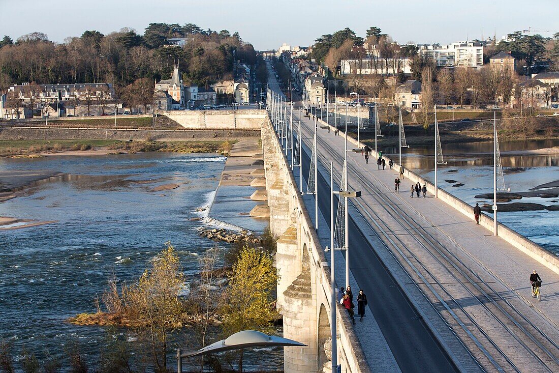 Frankreich,Indre et Loire,Loiretal als Weltkulturerbe der UNESCO,Tours,die Loire in Tours,Wilson-Brücke