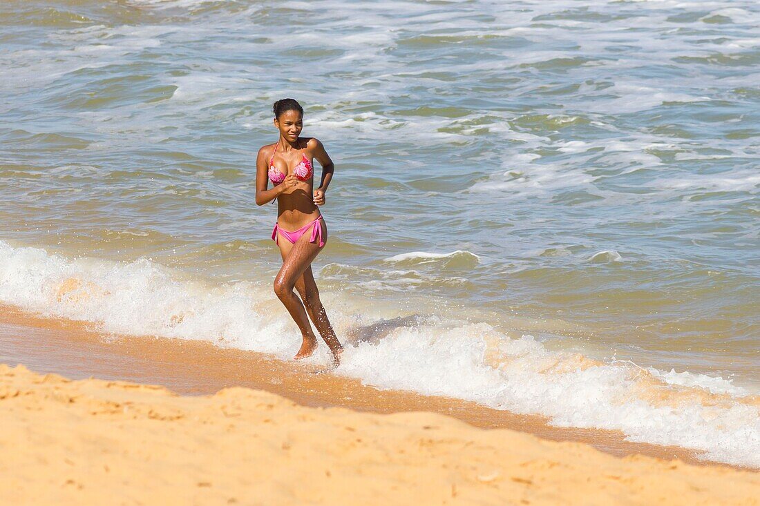 Brazil, state of Bahia, Porto Seguro, beach of Santa Cruz Cabrália, girl walking out of the sea