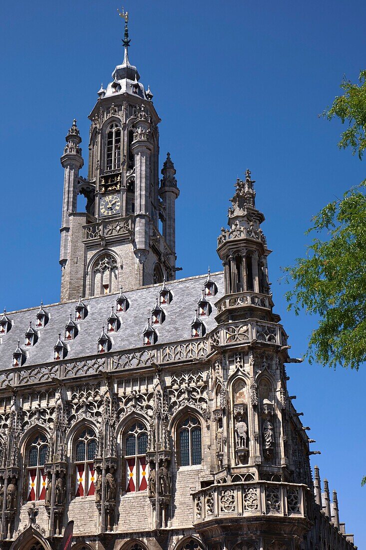 Niederlande,Provinz Zeeland,Walcheren,Middleburg,Rathaus aus dem 16. Jahrhundert,eines der gelungensten Beispiele der extravaganten brabantischen Gotik. Hauptsitz der Roosevelt Academy,Malle Betje Tower